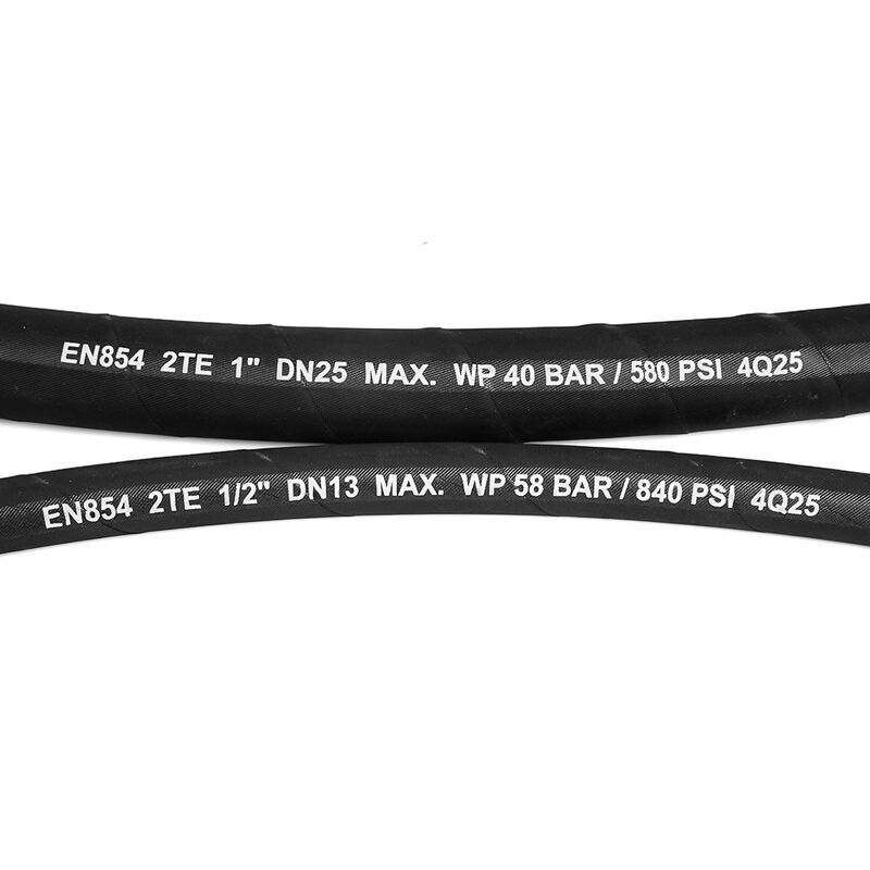 EN 853 2TE উচ্চ চাপ হাইড্রোলিক পায়ের পাতার মোজাবিশেষ উচ্চ প্রসার্য শক্তি, নমনীয়তা এবং বিভিন্ন হাইড্রোলিক তরল সঙ্গে সামঞ্জস্যপূর্ণ